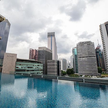 Ph Suites At Pavilion Bukit Bintang Kuala Lumpur Ngoại thất bức ảnh The swimming pool at the 33rd floor of the hotel